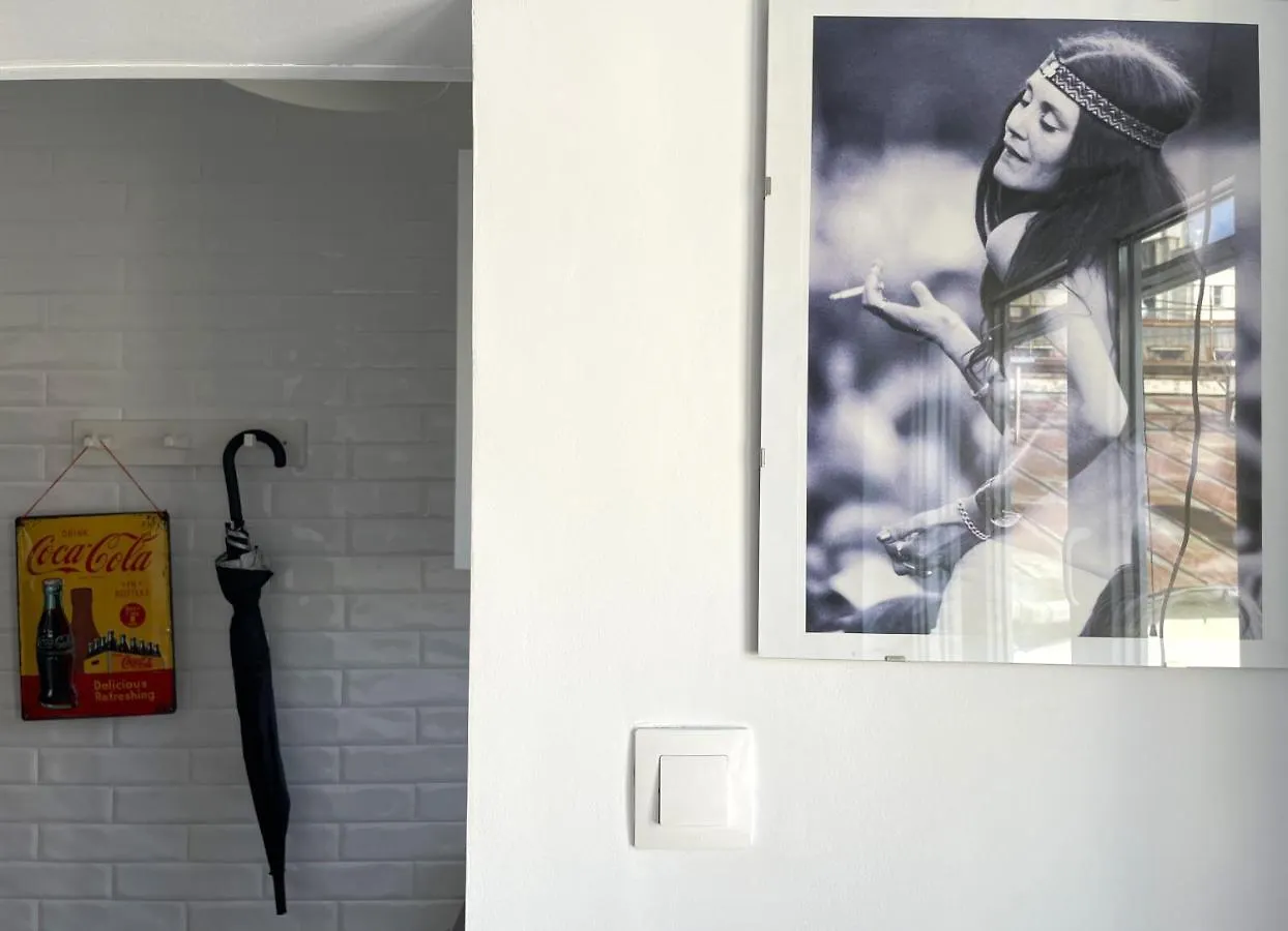 Rooftop Studio In The Heart Of Bucharest W Netflix شقة
