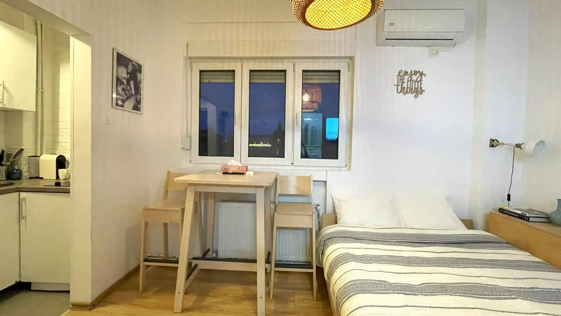 Rooftop Studio In The Heart Of Bucharest W Netflix شقة