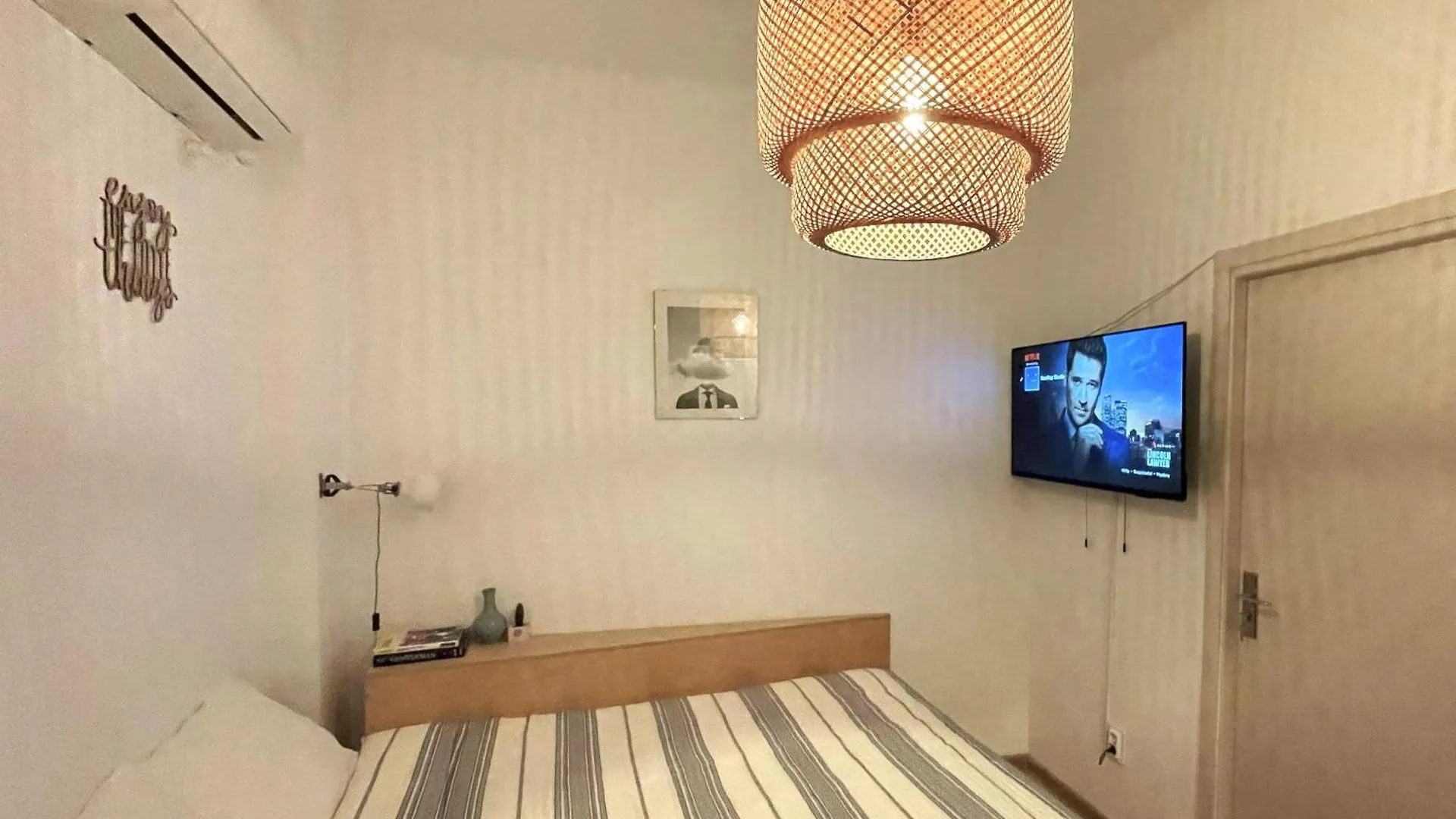 شقة Rooftop Studio In The Heart Of Bucharest W Netflix